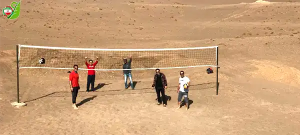 والیبال در فضای باز کویر سه قلعه