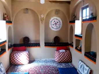 فضای سنتی داخلی اقامتگاه بوم گردی قلعه عمو حسین