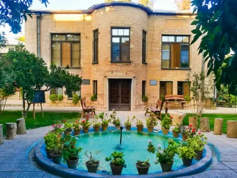 نمای ساختمان اقامتگاه بوم گردی خانه باغ ایرانی